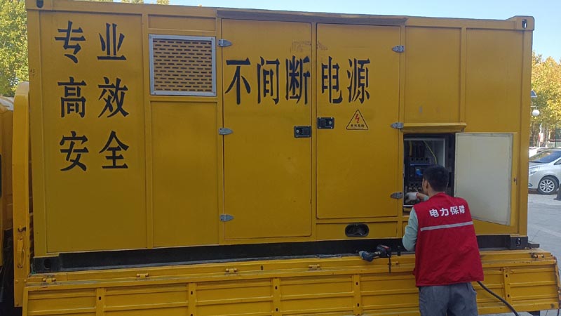 市中柴油发电机组和UPS电源配合使用时，如何避免切换过程中的电力中断？
