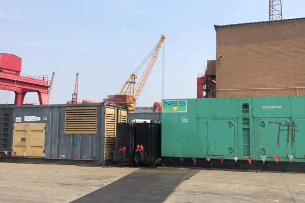 市中发电机出租空气滤清器的清洁频率是多少？